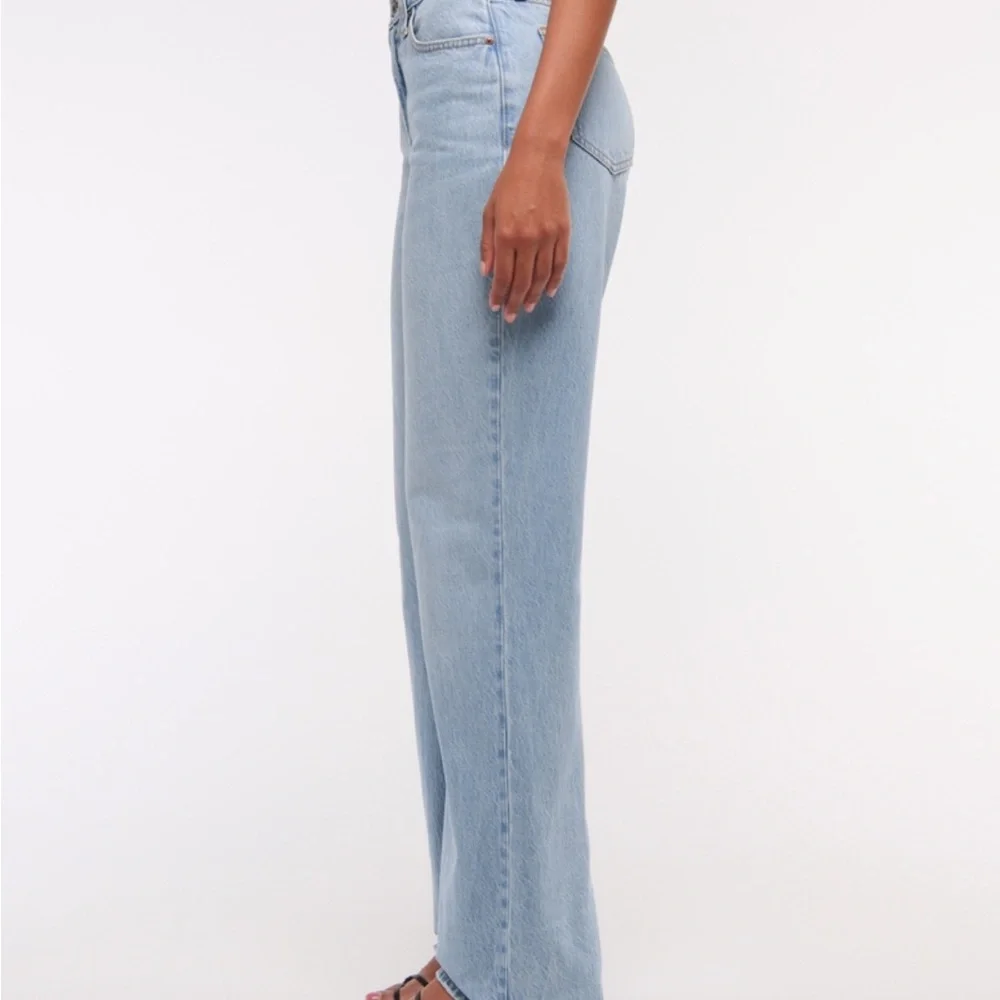 Abercrombie & Fitch Curve Love High Rise Loose Jeans - Picture 5 of 6